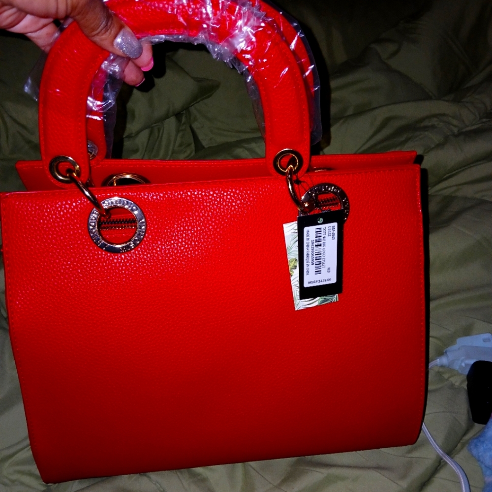 BADGLEY MISCHKA Elegant Red Handbag